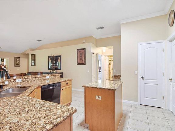 3rd image of 2106 The Oaks Blvd