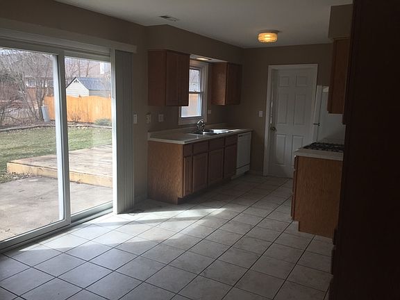 3rd image of 105 Hobble Bush Dr