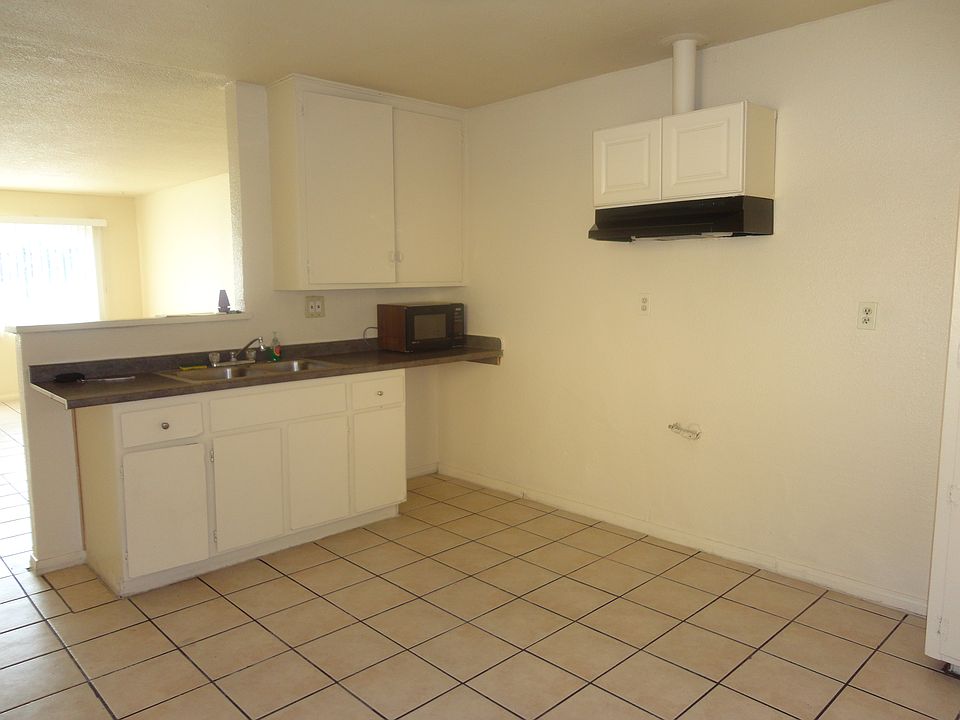 1st image of 1117 W Anaheim St APT 1