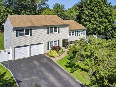 18 Sugarbush Lane, Coram, NY, 11727