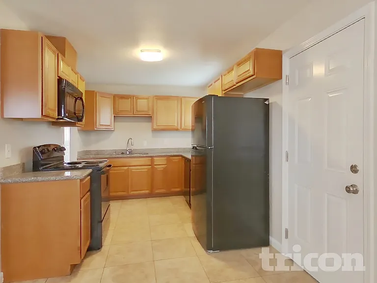 207 Roger St — Photo 5
