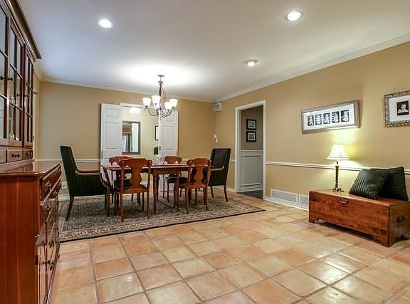 4th image of 3113 Sweetbriar Ln