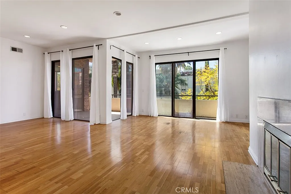 2 bed, 2.5 bath, 2066 sqft, $5,500 — Photo 2