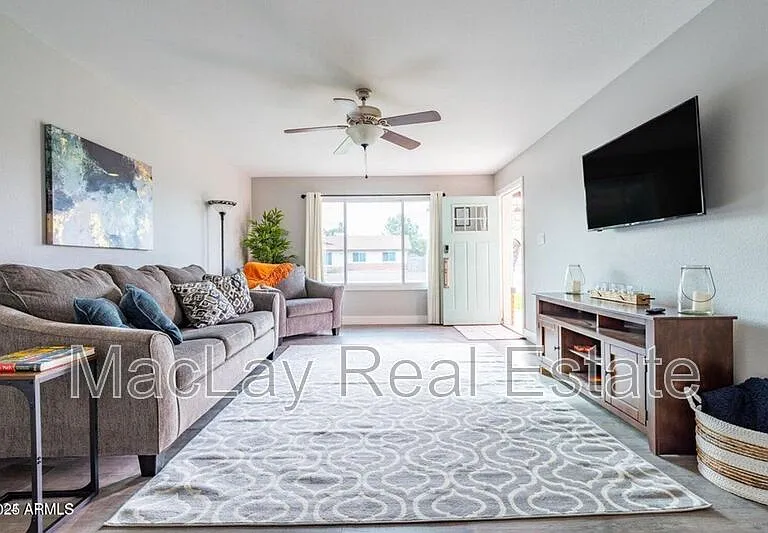 2430 E Hermosa Dr — Photo 4