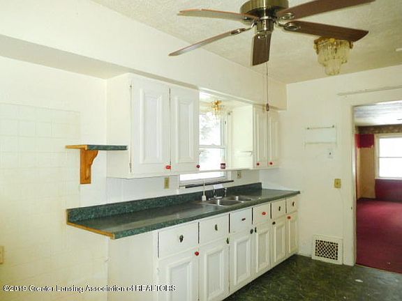 4th image of 236 W Thomas St