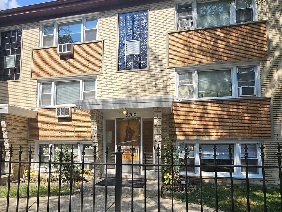 5200 W Fletcher St