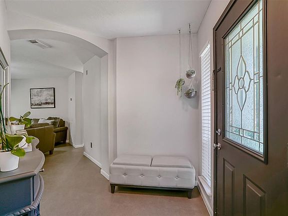 5th image of 10403 Twin Oak Dr