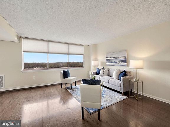 4th image of 10101 Grosvenor Pl APT 2017
