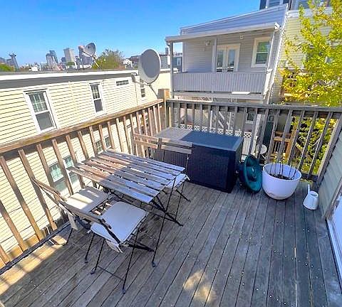 5th image of 216 W 6th St