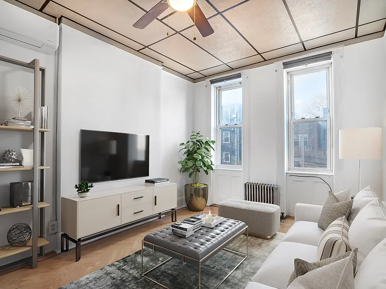 19 Reeve Pl #2R — Photo 1
