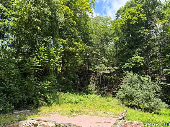 5th image of 32 Lower Church Hill Road