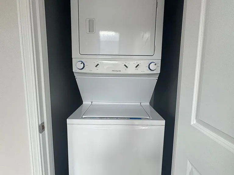 Walnut St. Apartments — Photo 15