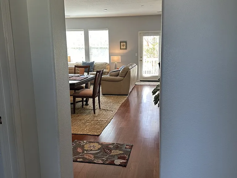 Roia Ln — Photo 15
