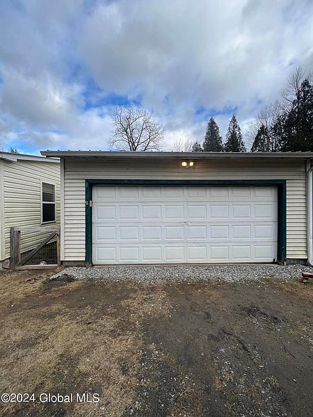 3rd image of 180 Factoryville Road