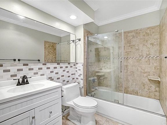 5th image of 1118 Valencia St APT 109