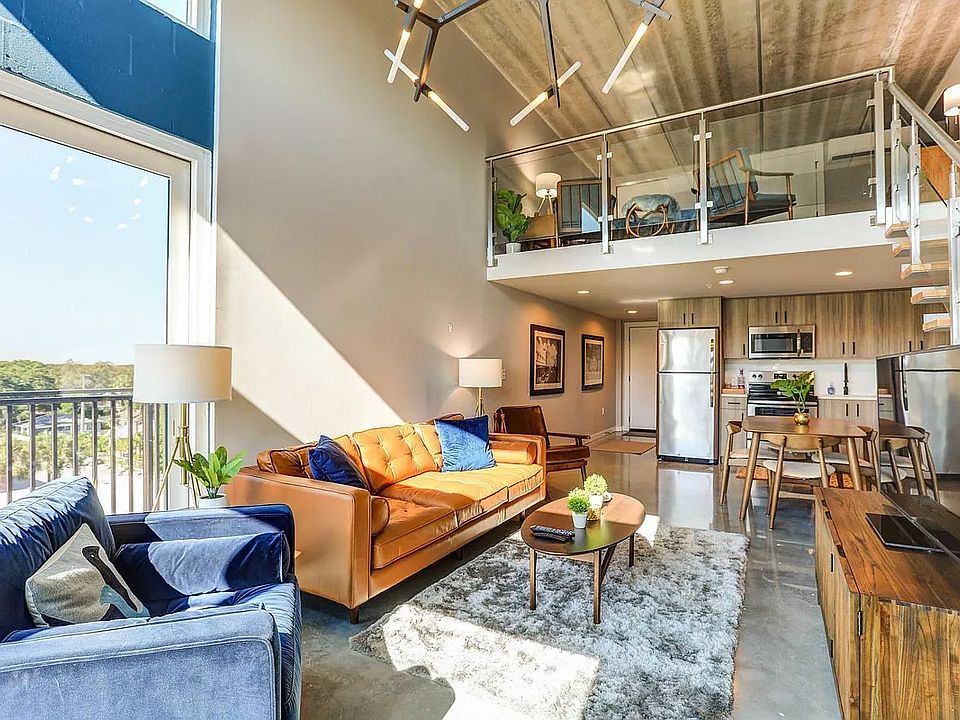 Stunning 1 bdr Loft NOT a Studio.