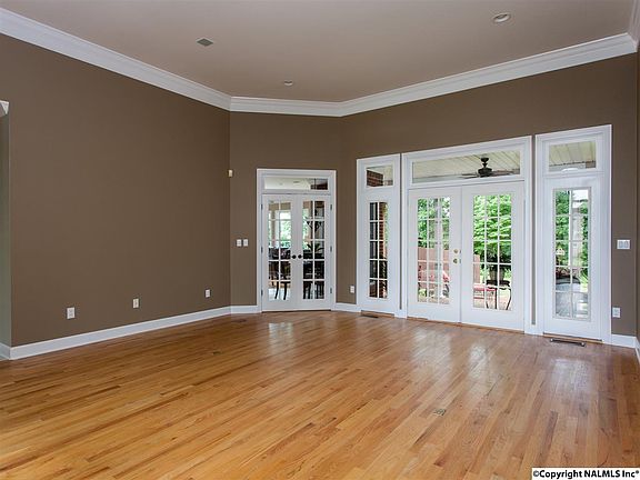 3rd image of 114 Gables Brook Dr