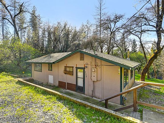 4th image of 805 Country Rd