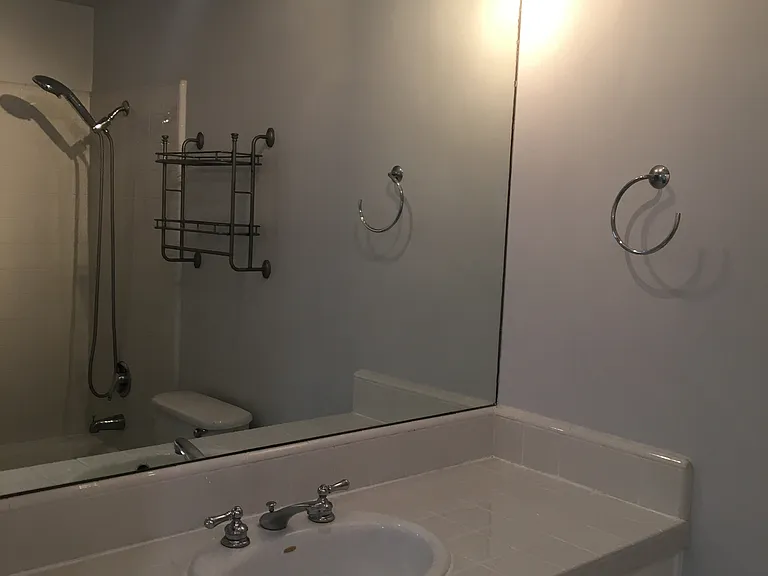 612 S Barrington Ave — Photo 24