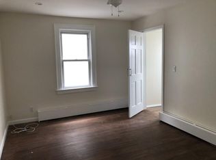 28 4th St, Valley Stream, NY 11581