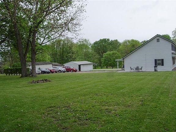 3rd image of 787 Central Mine Cir