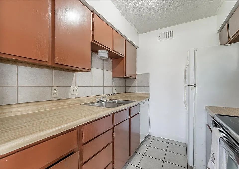1st image of 1709 Justin Lyn St #1709