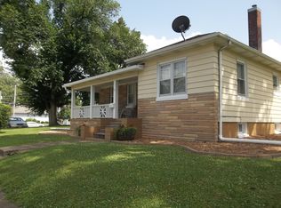 102 W 5th St, Benton, IL 62812