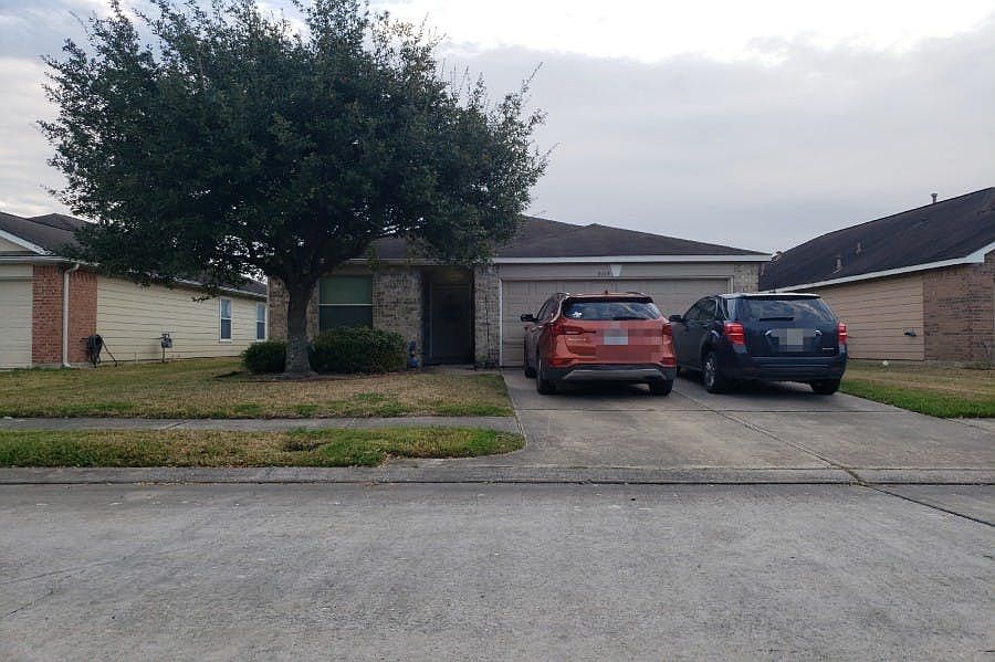 1st image of 2115 Pine Croft Dr