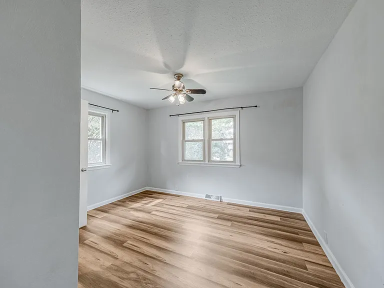 615 Breen Dr — Photo 10