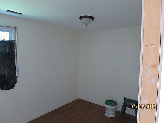 3rd image of 319 Hooker St