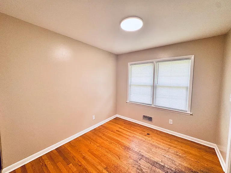 113 Hydaway Dr — Photo 3