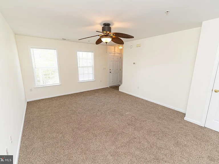202 Carsons Ct — Photo 4