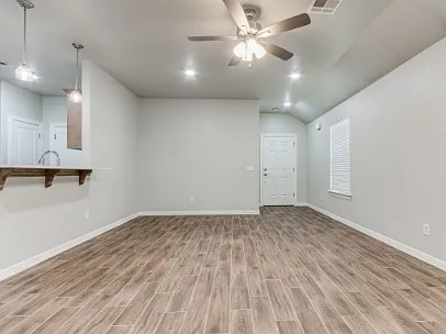 620 Maleah Place - B — Photo 3