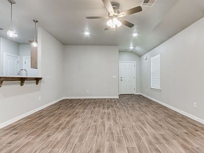 3rd image of 620 Maleah Pl #B