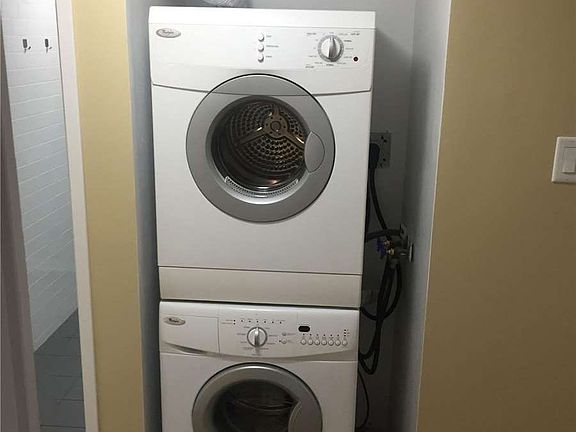 4th image of 1001 Bay St #1715