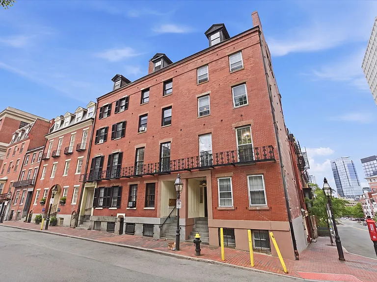 4 Derne St #2 — Photo 31