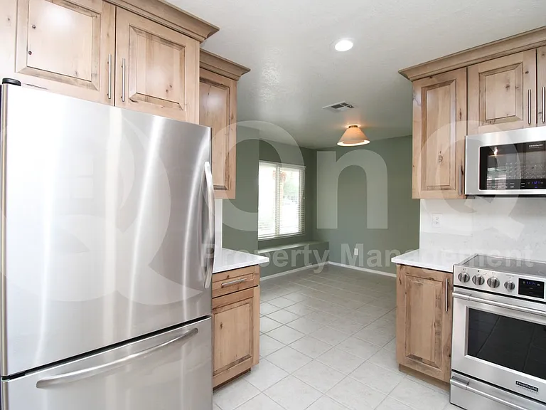 4234 E Tanglewood Dr — Photo 3