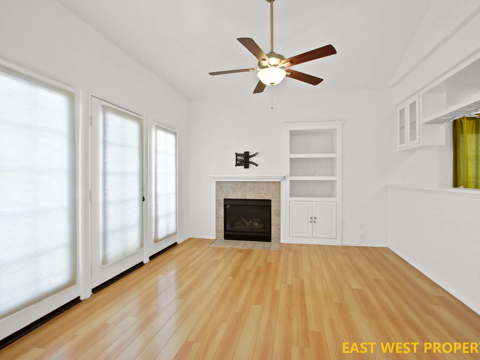 2 bed, 1071 sqft, $3,800 — Photo 4