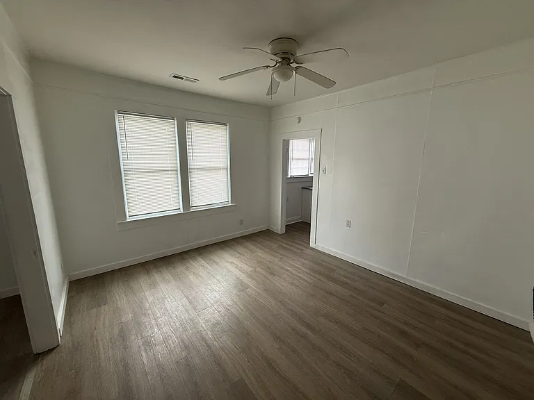 125 Clyde St — Photo 3