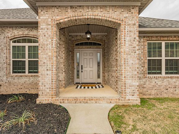 3rd image of 5616 Victoria Ct