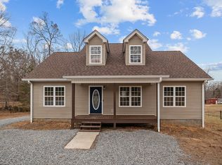 1099 Old County House Rd, Charlotte, TN 37036