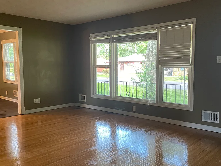 3905 Sparta Dr — Photo 3