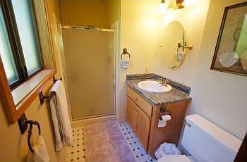5th image of 839 SE 32nd Ave