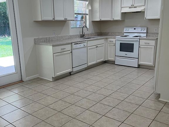 3rd image of 124 Ben Dr