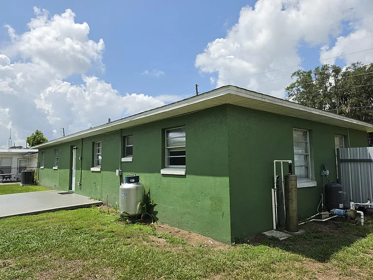 1531 Lake Clay Dr — Photo 3