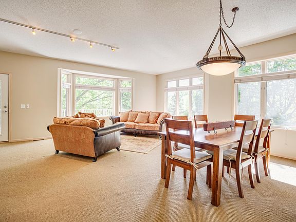 3rd image of 7089 Crowne Oak Rd