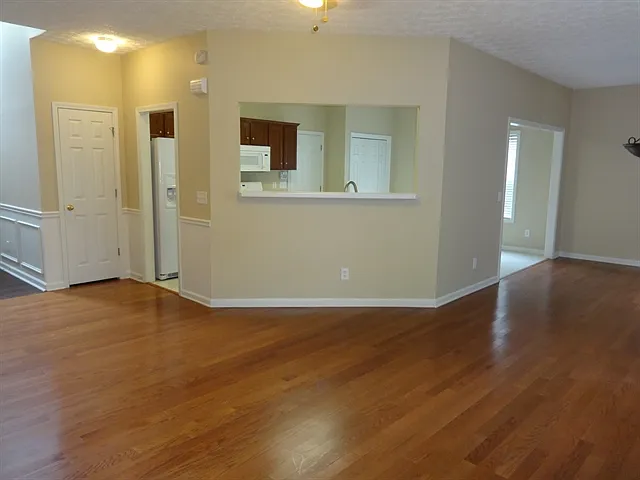 3 bed, 2.0 bath, 1588 sqft, $2,660 — Photo 4