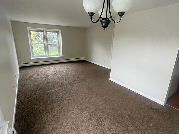 4th image of 10 Wayne Ter APT 12