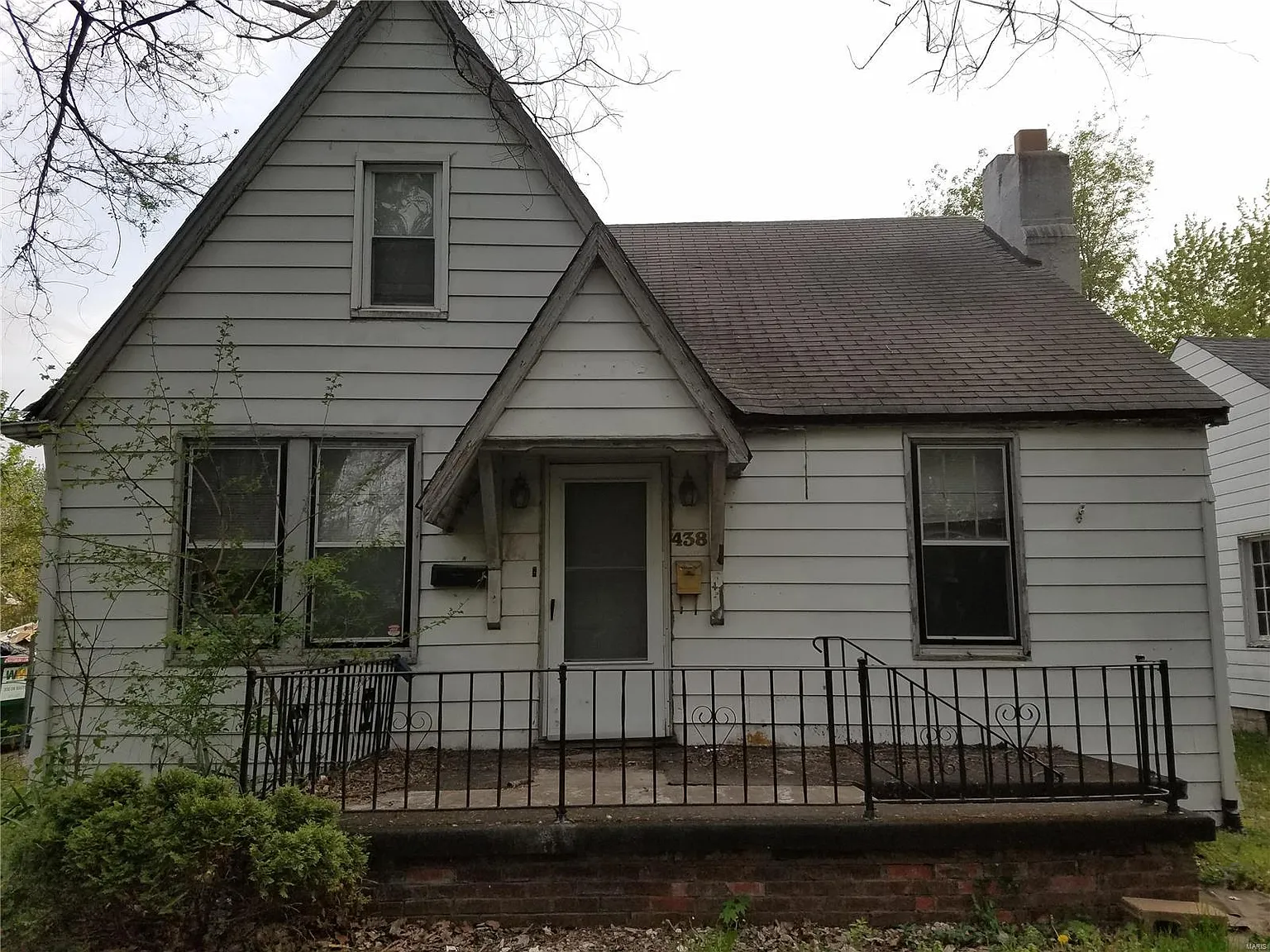 438 Chaudet Ave photo 1