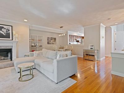 1175 Chestnut St APT 14, Newton, MA, 02464